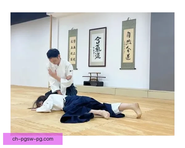 学习柔道的基本姿势和技术要点
